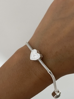 Imagen de Charm mickey con piedras y corazones calados