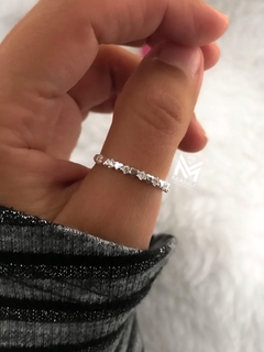 anillo mini corazónes y piedras