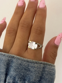 anillo piedra engarzada