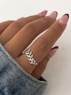 Anillo de hojas