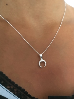 Collar luna invertida - comprar online