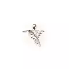 Dije colibrí con corazón calado