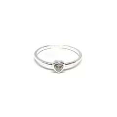 Anillo con dije corazón blanco