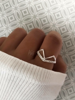 Anillo doble en V
