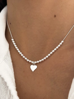 Cadena choker bolitas y corazón