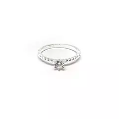 Anillo bolitas con piedra
