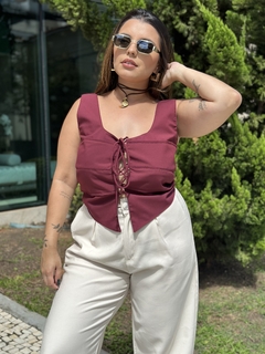 Corset Bárbara Vinho na internet
