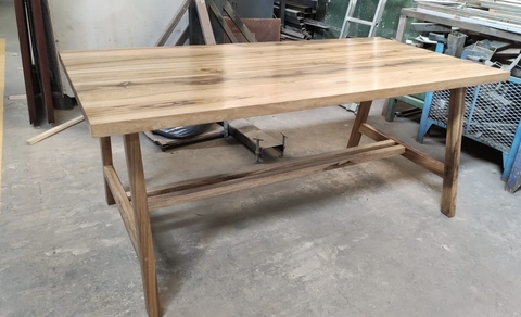 Mesa de petiribi Bren