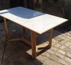 Imagen de MESA DE COMEDOR DE PORCELANATO Y MADERA