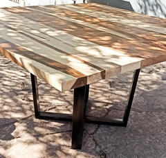 Imagen de MESA DE COMEDOR GUAYUBIRA Y HIERRO (DEMORA 45 DIAS)
