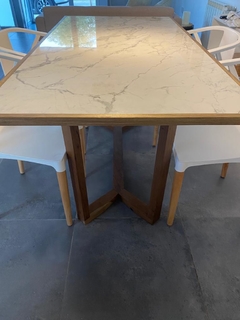 MESA DE COMEDOR DE PORCELANATO Y MADERA - VIAZ HOME