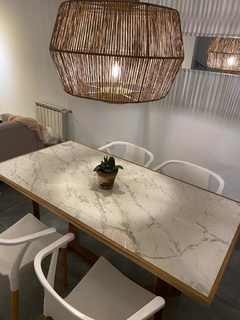 MESA DE COMEDOR DE PORCELANATO Y MADERA
