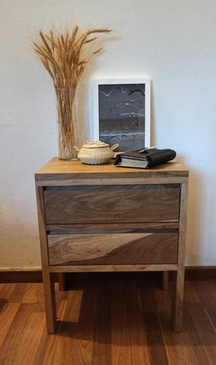 MESITA DE LUZ PETIRIBI DENVER (DEMORA 30 DIAS) - comprar online
