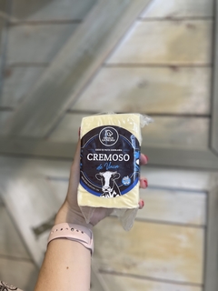 Queso de pasta semi blanda cremoso de vaca Granja la piedra