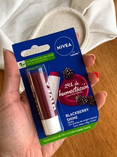LABIAL NIVEA - BLACKBERRY SHINE en internet