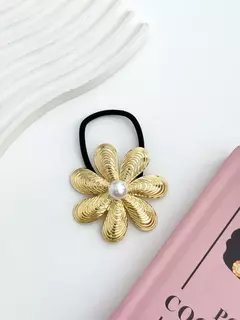 COLITA FLOR DORADA CON PERLA