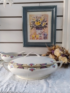 Guisera en Porcelana Checoslovaca con guardas florales