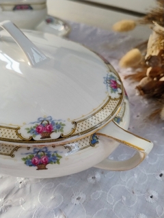Guisera en Porcelana Checoslovaca con guardas florales en internet
