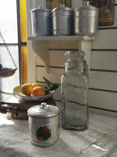 Gran Frasco de Vidrio labrado en relieve con Tapa - 2Gardenias Bazar antiguo & Deco