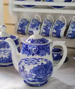 Cafetera en Loza Arabia Finland con Escenas en Azul