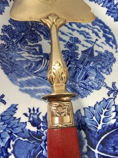 Pala de Servir para Tortas Francesa en Bronce y Baquelita - 2Gardenias Bazar antiguo & Deco