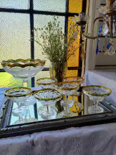 Centro de Mesa y 6 Compoteras en Vidrio Bordes dorados