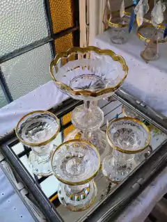 Imagen de Centro de Mesa y 6 Compoteras en Vidrio Bordes dorados