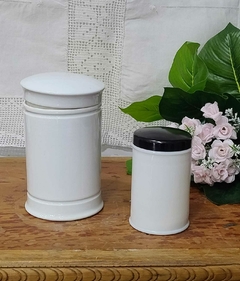 Tarro de Porcelana Europea (la tapa no le calza bien) - comprar online