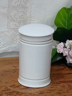 Tarro de Porcelana Europea (la tapa no le calza bien) - comprar online