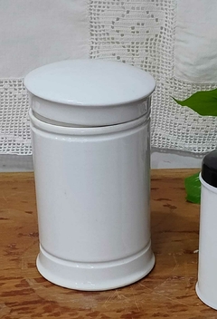 Tarro de Porcelana Europea (la tapa no le calza bien) - tienda online