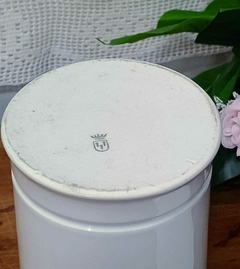 Imagen de Tarro de Porcelana Europea (la tapa no le calza bien)