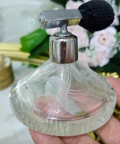 Perfumero antiguo de cristal tallado con vaporizador en internet