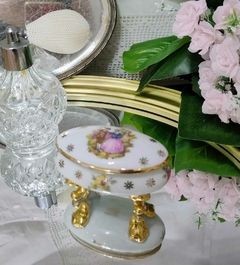 Alhajero de Porcelana Francesa Limoges con escenas galantes - comprar online