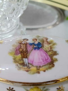 Alhajero de Porcelana Francesa Limoges con escenas galantes - comprar online