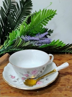 Cucharita de Te en Metal Dorado con Mango de Porcelana - 2Gardenias Bazar antiguo & Deco
