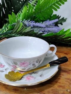 Cucharita de Te en Metal Dorado con Mango de Porcelana en internet