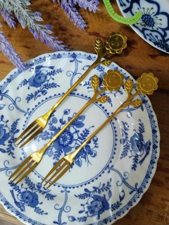 Tenedor Pinche para Picadas en Metal Dorado "Flor" - comprar online