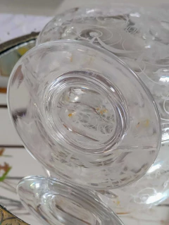 Botellon de Cristal Baccarat grabado al acido - 2Gardenias Bazar antiguo & Deco