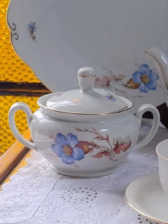 Azucarera en Porcelana Checoslovaca con Flores Azules - comprar online