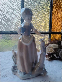 Gran Figura en Porcelana Española Nao by Lladro Nena con Mariposa - tienda online