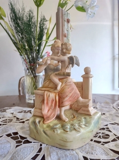 Figura de Porcelana Faience Checoslovaca Florero