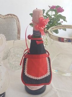 Cubre Botellas de Algodon con detalle de puntilla