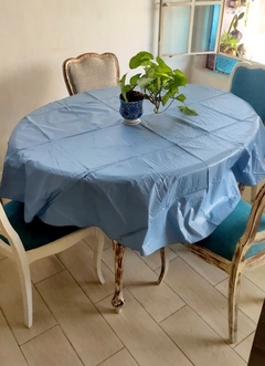 Mantel Vinilico para mesa redonda u oval Celeste Liso
