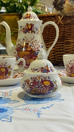 Imagen de Juego de Te o Chocolate en Loza Inglesa Royal Tudor Fruits y Flowers 15 piezas