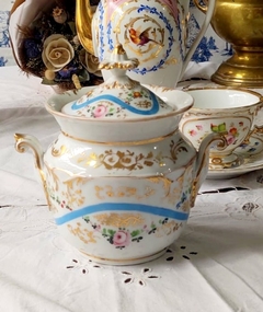 Gran Bombonera con Tapa en Porcelana Europea Rosas y filetes dorados - comprar online