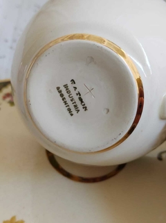 Imagen de Gigante Taza de Te y Plato de Masas en Loza Nacional Watson llenos de flores