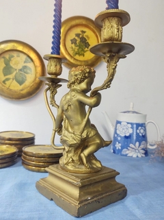 Imagen de Candelabro portavela con Figura de Querubin Petit Bronce 2 velas