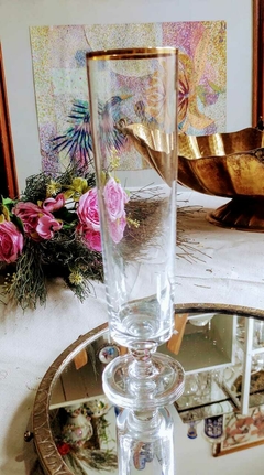 Florero con Pie de Cristaleria San Carlos con Virola Dorada
