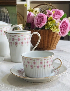 Duo de te en porcelana Verbano delicadas flores con dos tonalidades de Rosa