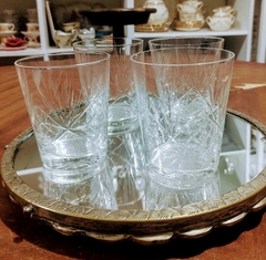 4 vasos tallados en internet